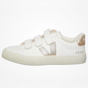 Veja Women Sneakers with cream V Logo
